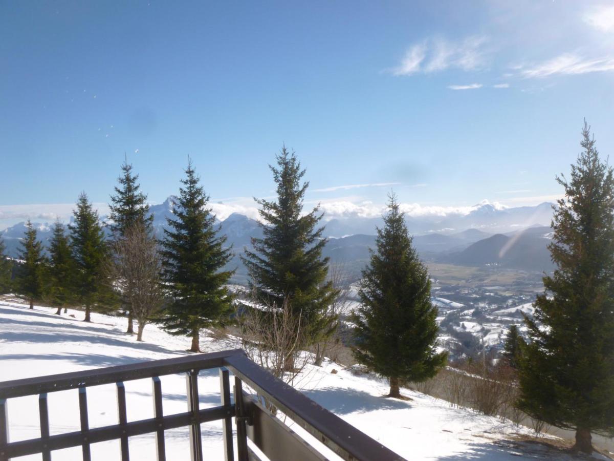 Studio Entier Au Calme Avec Vue Panoramique Exceptionelle A 1500M Apartman Comboursiere Kültér fotó